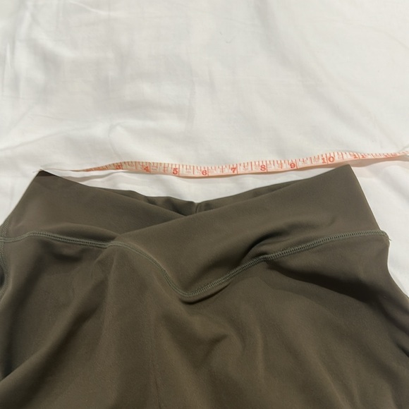 Yeoreo Shorts with Pockets - Olive Green - large- For Running & Yoga - Picture 8 of 9